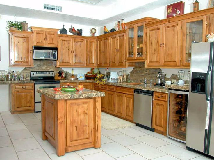 Không gian bếp sử dụng gỗ kiền kiền