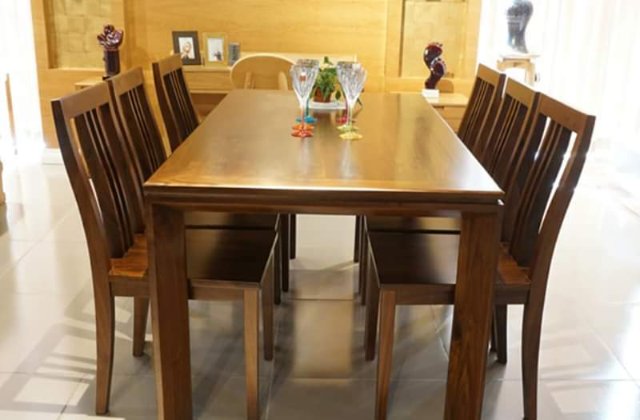 Bàn ghế ăn gỗ xoan đào có tính thẩm mỹ cao phù hợp với nhiều không gian
