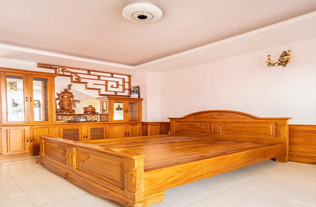 Nội thất phòng ngủ ấm cúng với gỗ gõ đỏ - 1